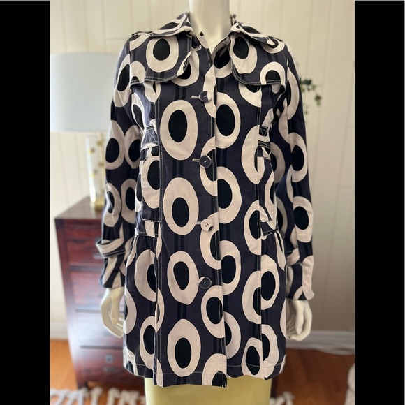 *DONATED*   SOLD Original and detailed trench coat in cream and black. Size S/M. - Picture 1 of 15